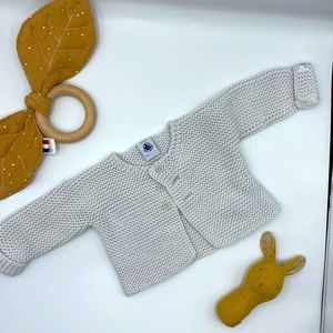 Cardigan in light grey from Petit Bateau. Excellent condition.